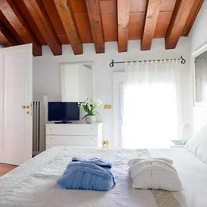 Deluxe Isola Di Mezzo Apartment